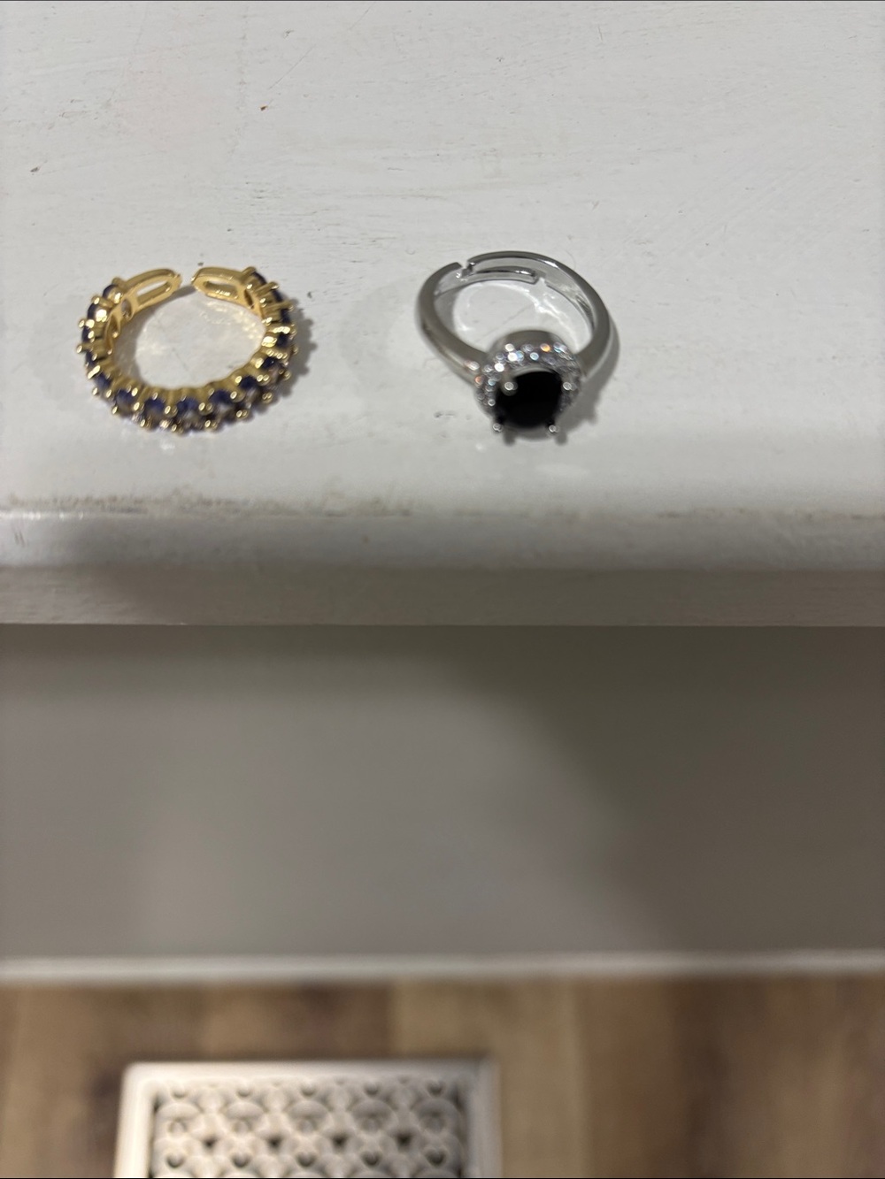 2 adjustable rings. New never worn